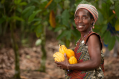 一位女可可農，她來自瑪氏可可豆產地科特迪瓦的一個農場。圖片:火星箭牌