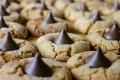 著名的好時Kisses巧克力的製造商好時公司(Hershey Company)已經提交了一項專利申請，涉及在巧克力甜點中使用烘焙穀物麵粉替代乳製品固體。一些/珍特普